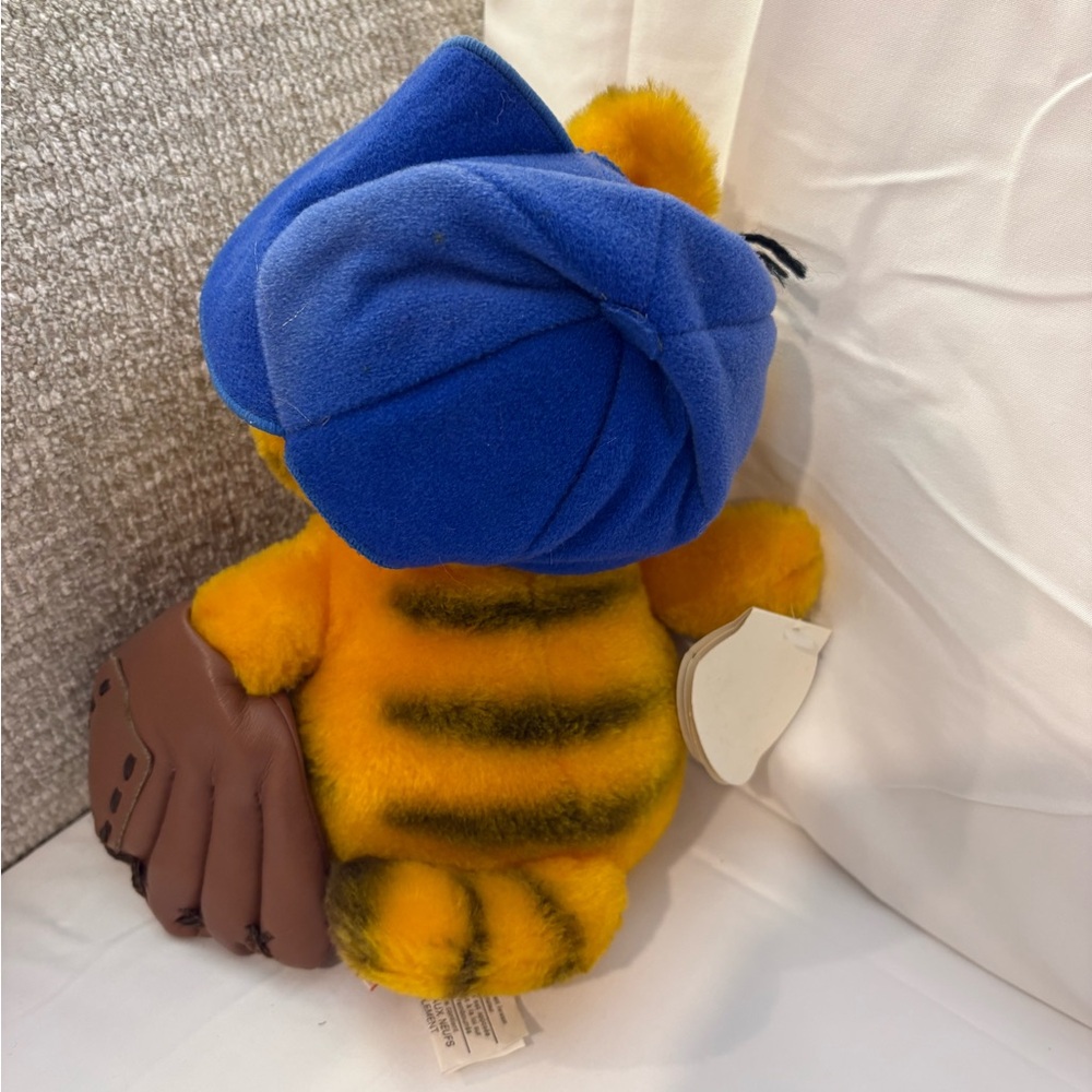 Rare 1978 Garfield Baseball Hero collectable with Tag. - Picture 3 of 7